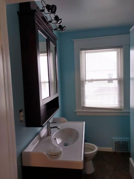 E Michigan Walk Up Furnished 1 Bedroom Apt Lansing Eksteriør bilde